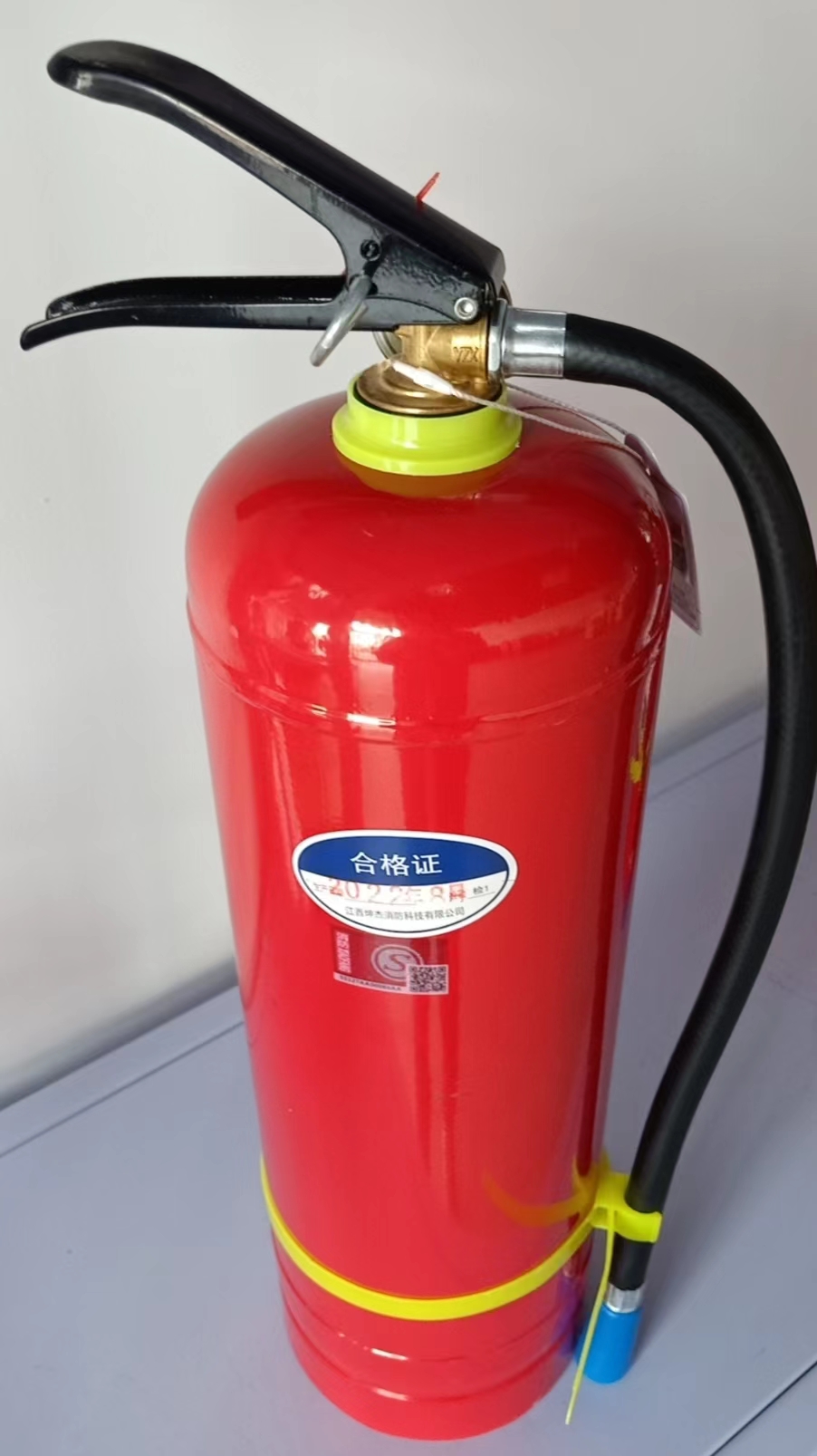 4公斤灭火器正面展示 安全守护的坚实利器